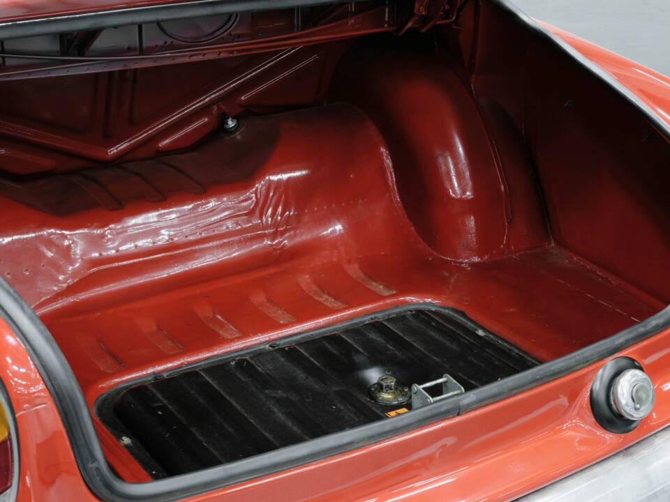 Image 31/41 of Volvo P 122 S (1966)