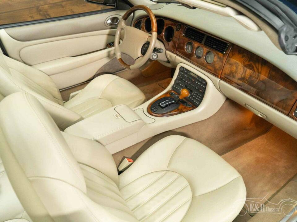 Image 11/19 of Jaguar XK8 4.0 (1998)