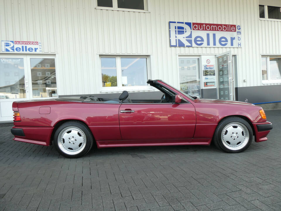 Image 8/25 of Mercedes-Benz 300 CE-24 3.4 AMG (1994)