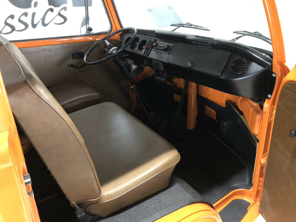 Bild 18/20 von Volkswagen T2b Pritsche (1977)