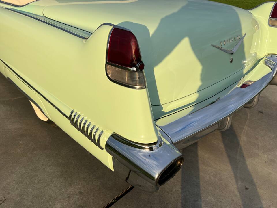 Image 28/83 of Cadillac 62 Convertible (1956)