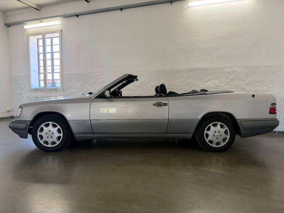 Imagen 2/27 de Mercedes-Benz E 200 (1995)