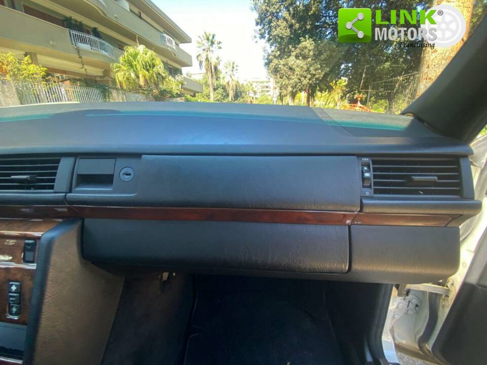 Bild 27/48 von Mercedes-Benz 200 E (1991)