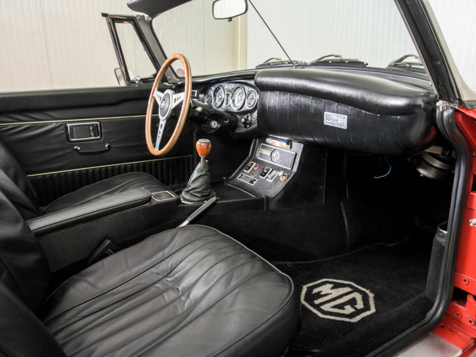Bild 12/50 von MG MGB (1971)