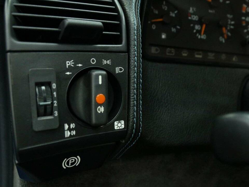 Image 16/50 de Mercedes-Benz SL 500 (1997)