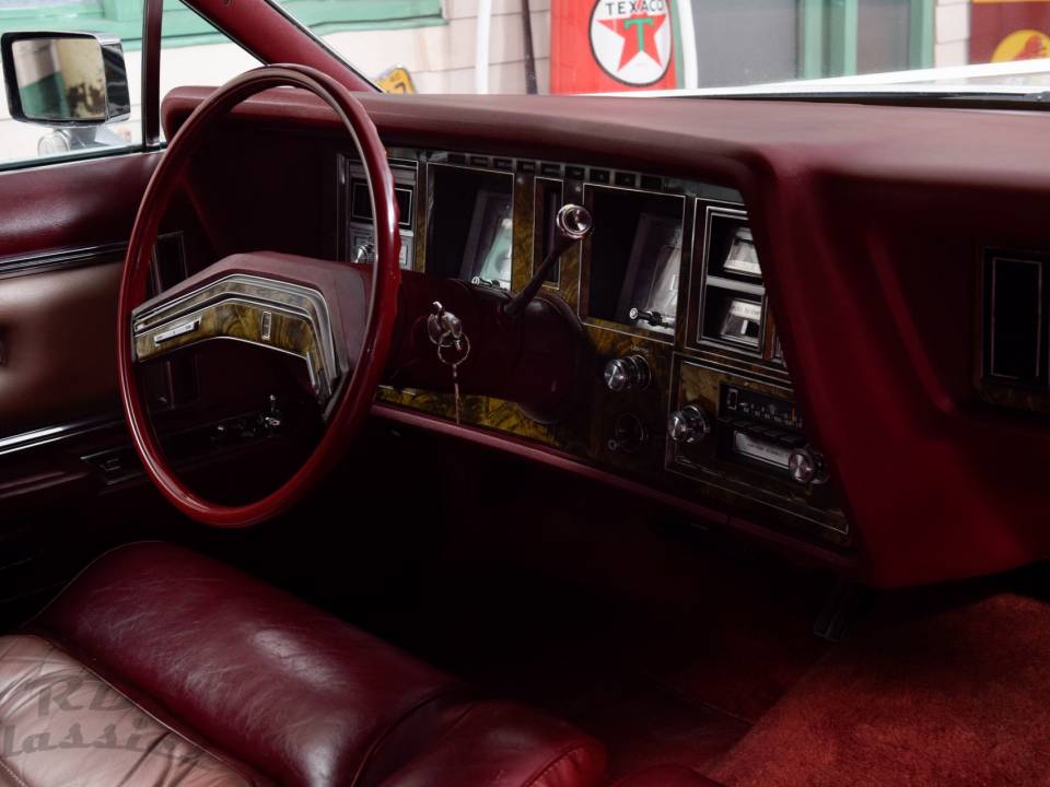 Bild 33/43 von Lincoln Continental Mark V (1979)