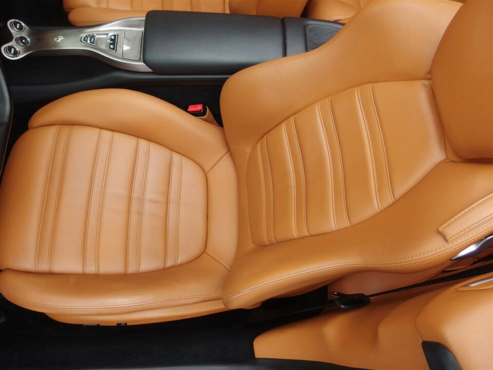 Image 40/99 of Ferrari California (2010)