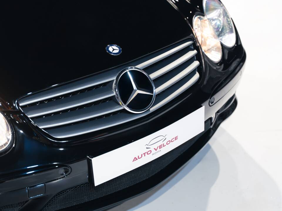 Image 15/31 of Mercedes-Benz SL 55 AMG (2003)