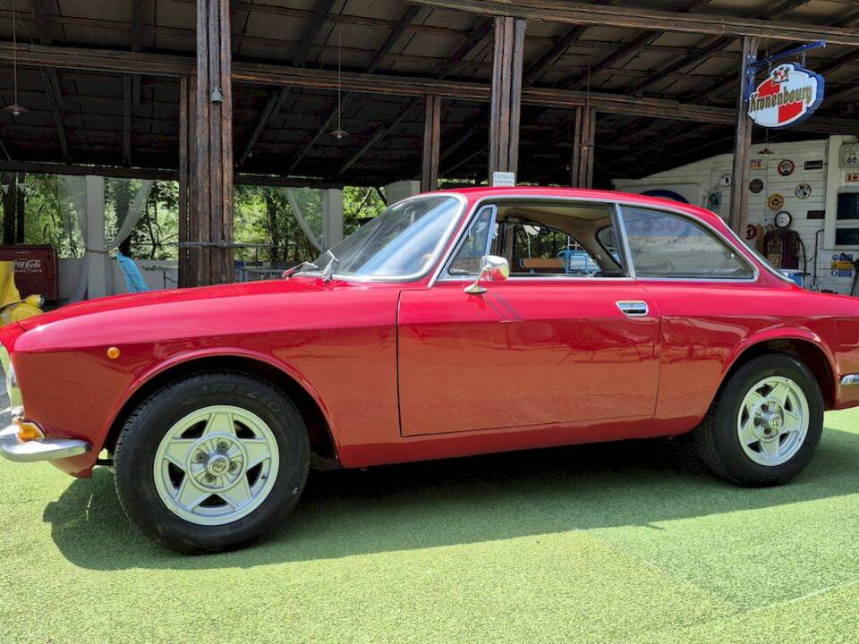 Image 3/50 de Alfa Romeo Giulia GT 1300 Junior (1971)