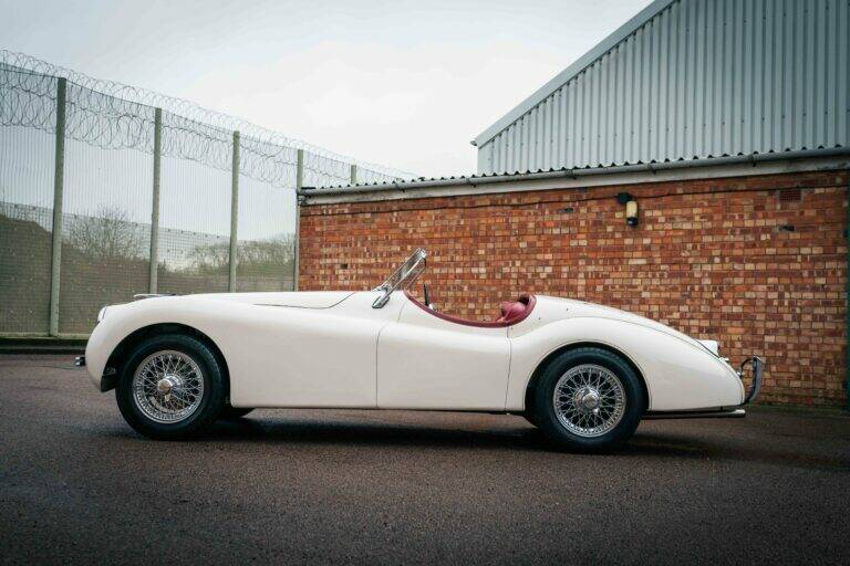 Image 4/43 of Jaguar XK 120 OTS (1951)