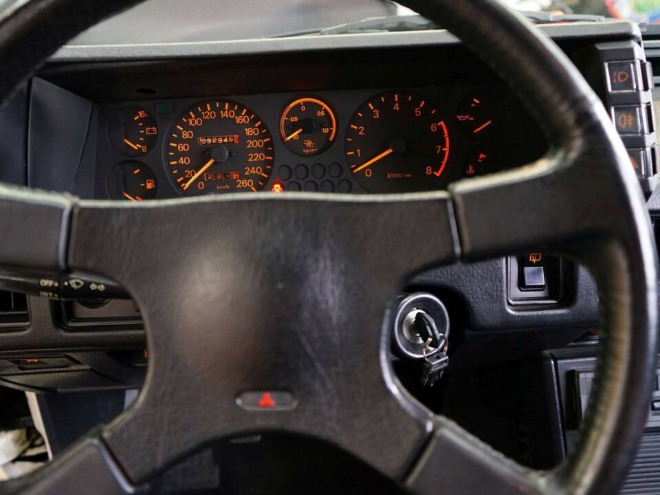 Image 30/55 of Mitsubishi Starion (1989)