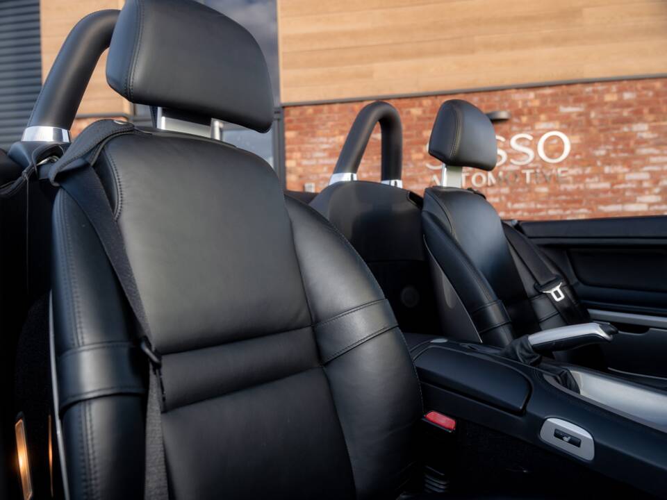 Image 70/84 of BMW Z8 (2001)