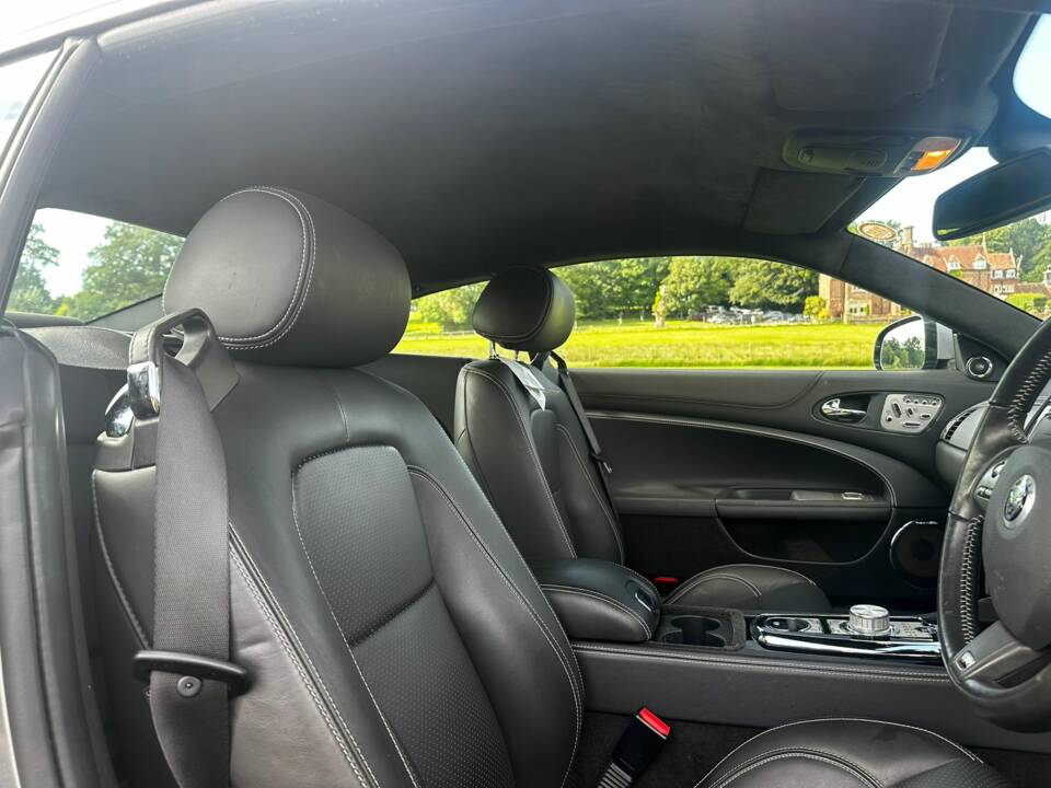 Image 21/46 of Jaguar XKR (2010)