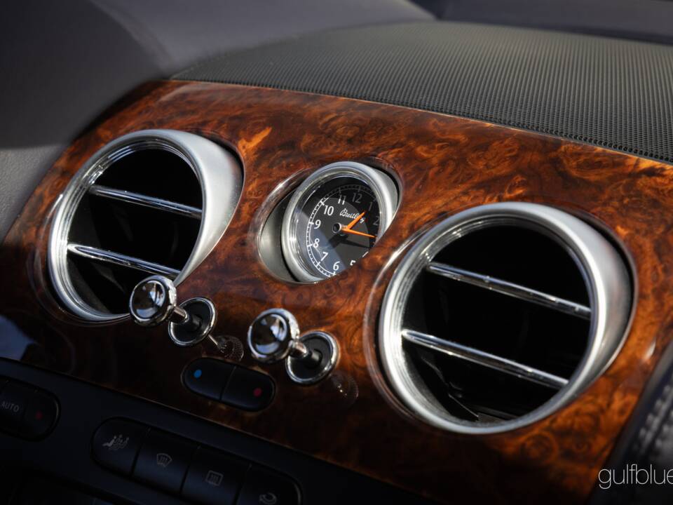 Image 32/75 of Bentley Continental GT (2004)