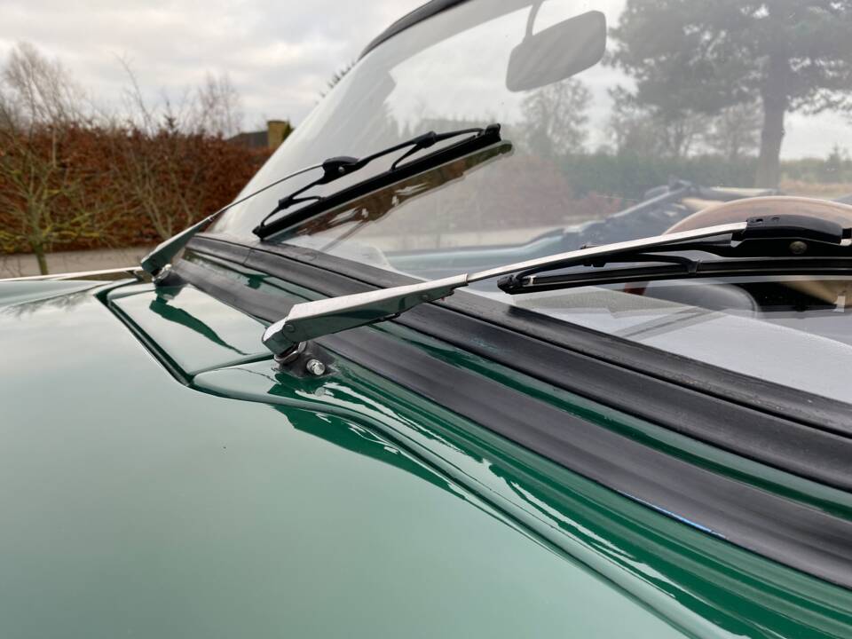 Image 13/66 of Triumph TR 4 (1964)