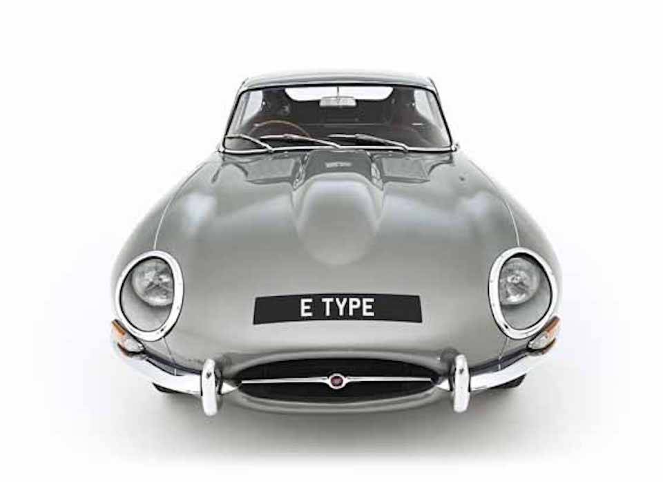 Image 3/4 of Jaguar E-Type 4.2 (1966)