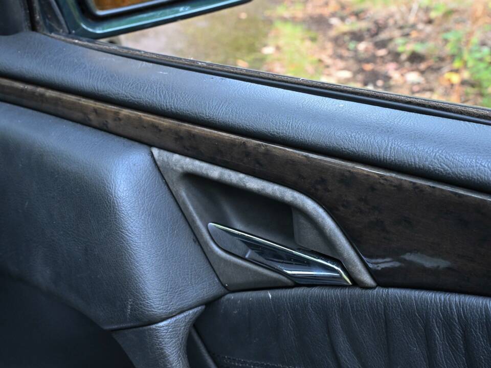 Image 30/50 of Mercedes-Benz E 320 (1998)