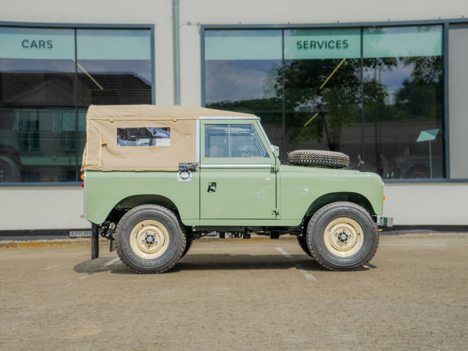 Image 7/30 of Land Rover 88 (1971)
