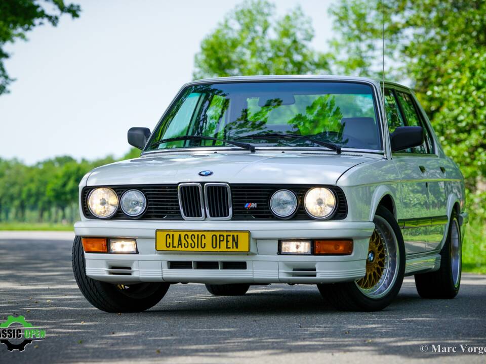 Image 34/51 of BMW M 535i (1985)