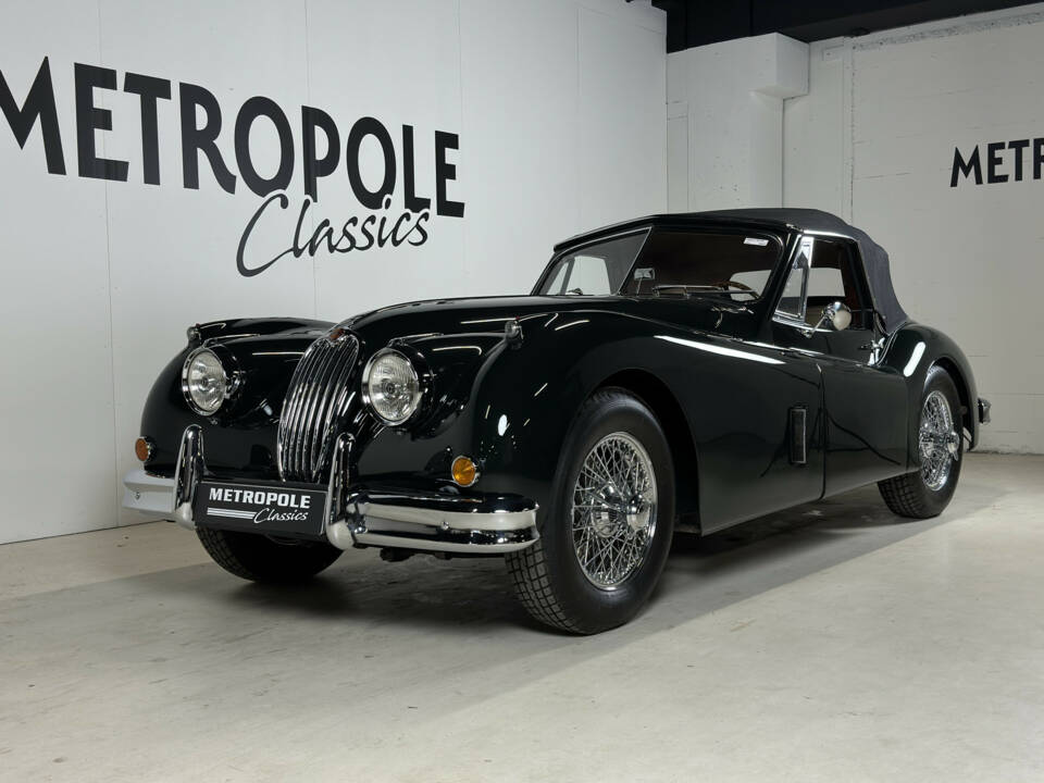 Image 2/29 de Jaguar XK 140 DHC (1955)