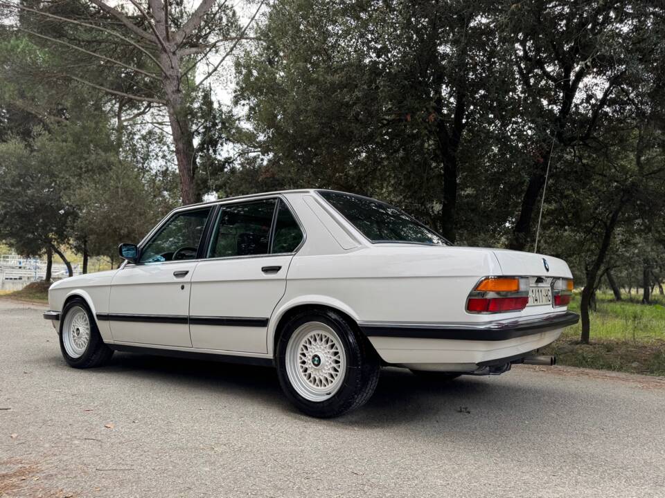 Bild 3/47 von BMW 528i (1986)