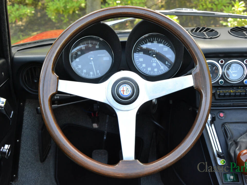 Image 32/50 of Alfa Romeo 2000 Spider Veloce (1981)