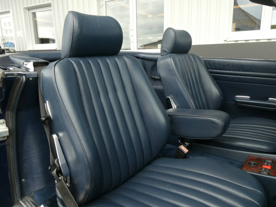 Image 14/26 of Mercedes-Benz 500 SL (1988)