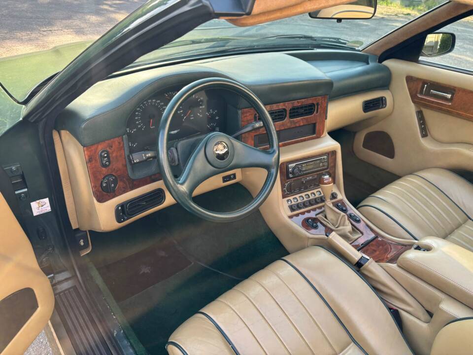 Immagine 6/10 di Aston Martin Virage Volante (1994)