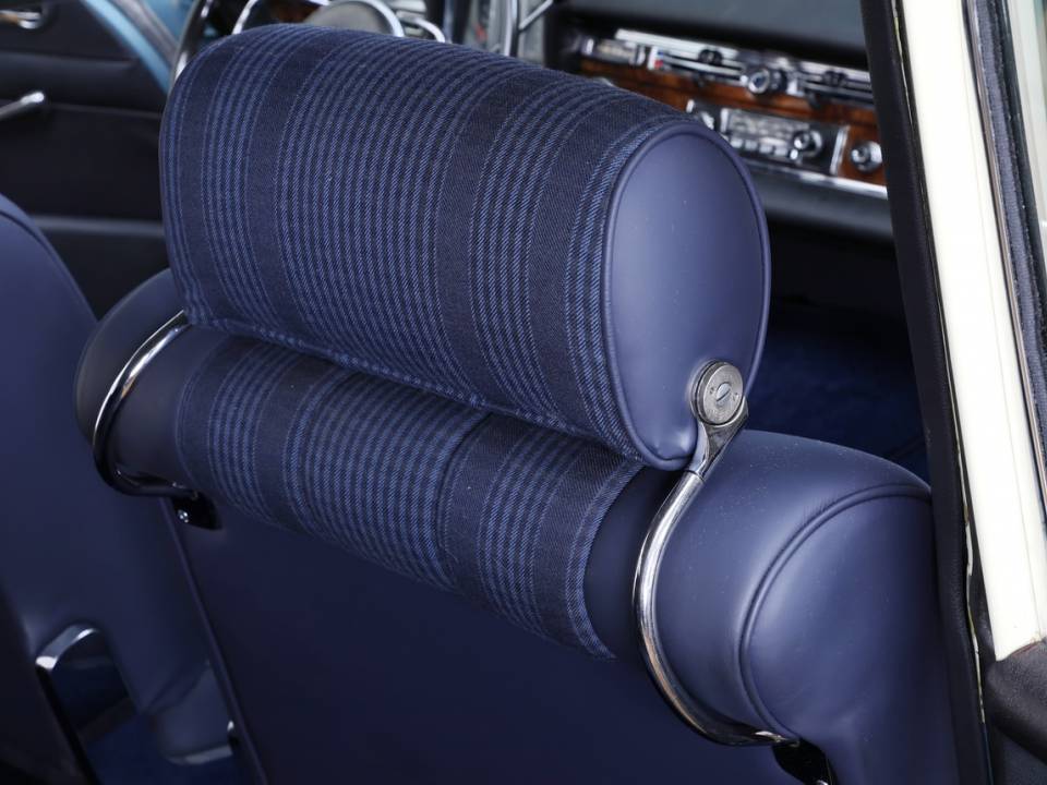 Bild 22/35 von Mercedes-Benz 230 S Universal (1968)