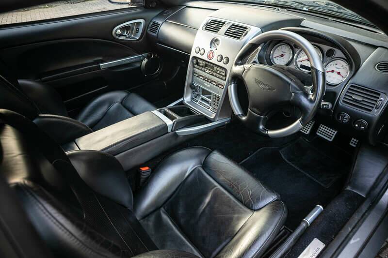 Image 2/39 of Aston Martin V12 Vanquish (2003)
