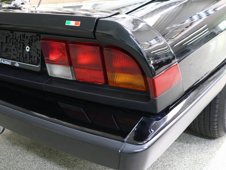 Bild 12/32 von Alfa Romeo 2.0 Spider (1989)