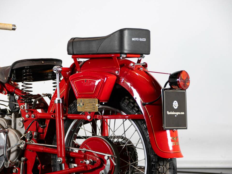 Image 29/50 of Moto Guzzi Astore (1952)