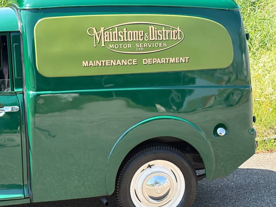 Image 15/16 of Morris Minor 1000 Traveller (1969)