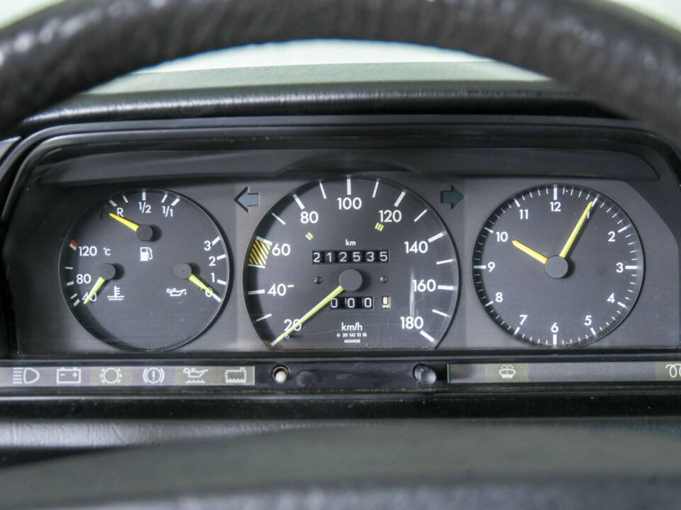 Bild 19/50 von Mercedes-Benz 190 D (1986)