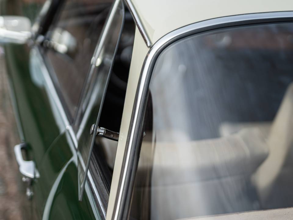 Image 14/38 of Volkswagen Karmann Ghia 1500 (1968)