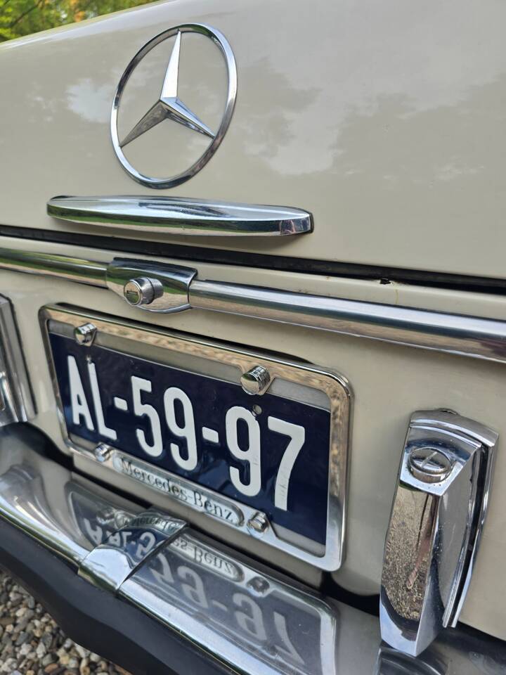 Image 24/62 of Mercedes-Benz 280 SE (1971)