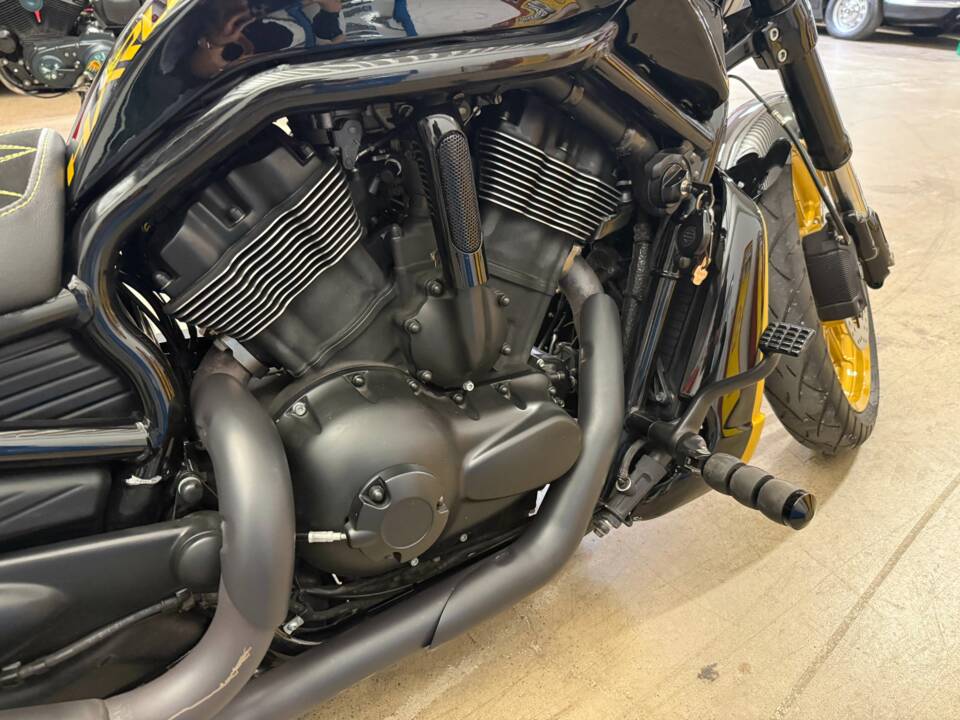Immagine 6/11 di Harley-Davidson VRSCF V-Road Muscle (2013)