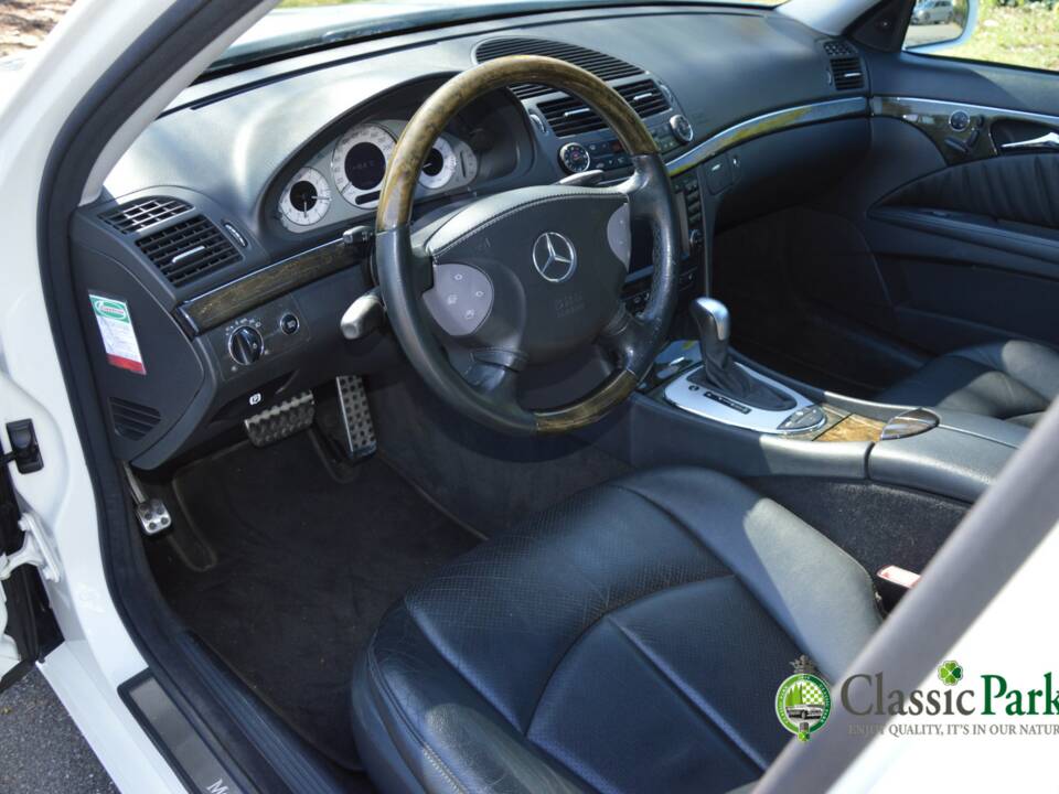 Image 10/50 of Mercedes-Benz E 500 T (2004)