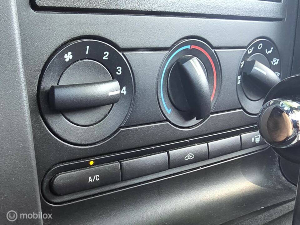Bild 22/38 von Ford Mustang V6 (2006)