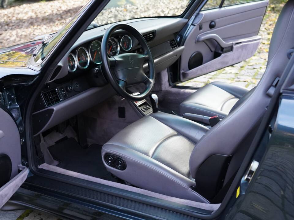 Imagen 2/17 de Porsche 911 Carrera (1995)