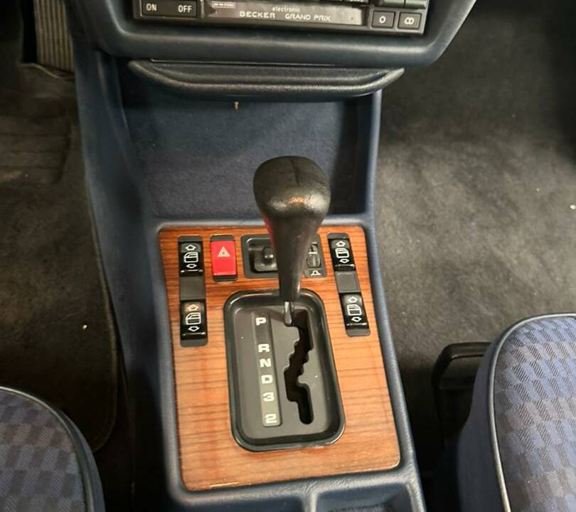 Imagen 3/69 de Mercedes-Benz 190 E (1988)