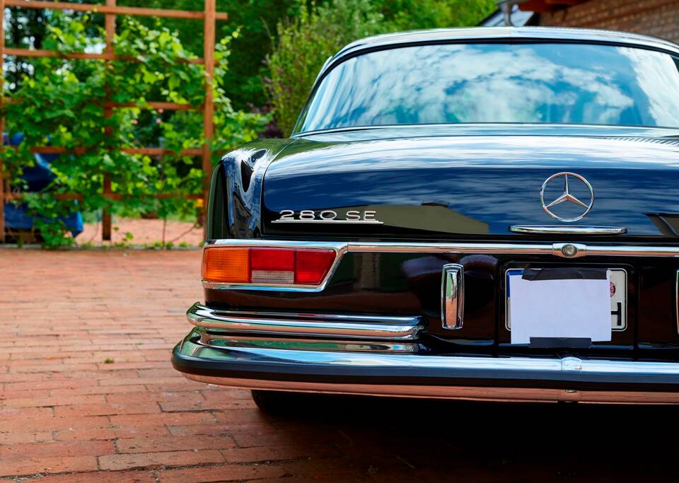 Image 30/188 of Mercedes-Benz 280 SE 3,5 (1971)