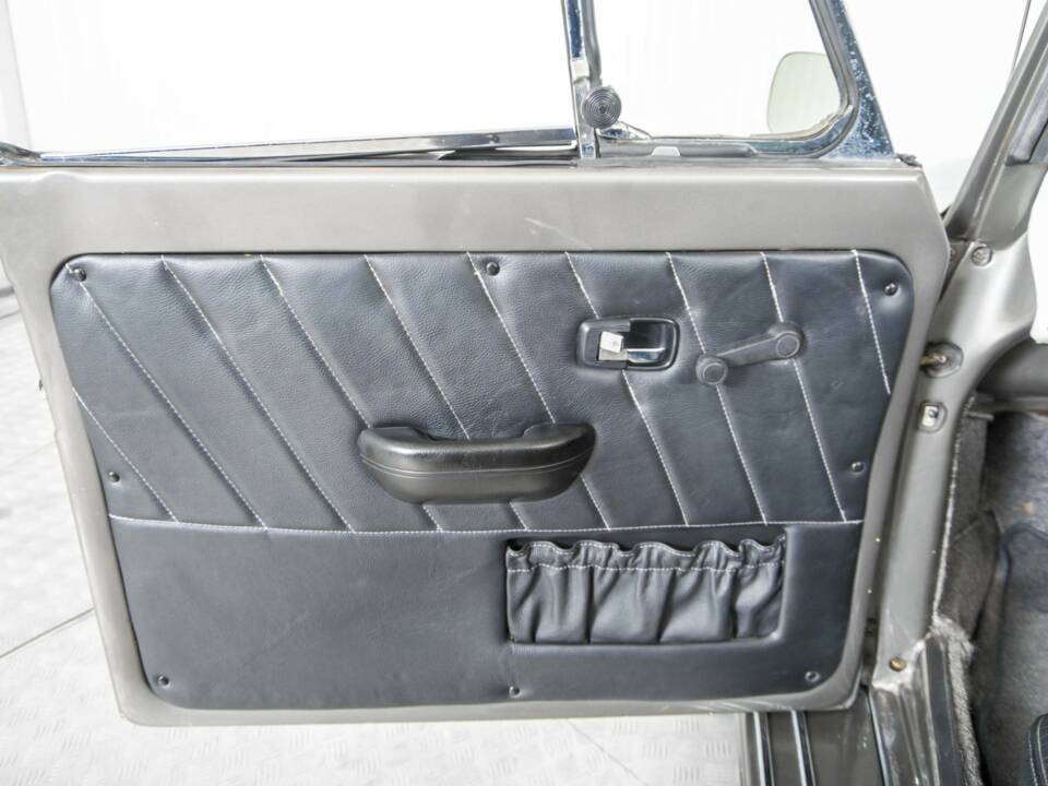 Image 30/50 of Volkswagen Beetle 1303 LS (1971)