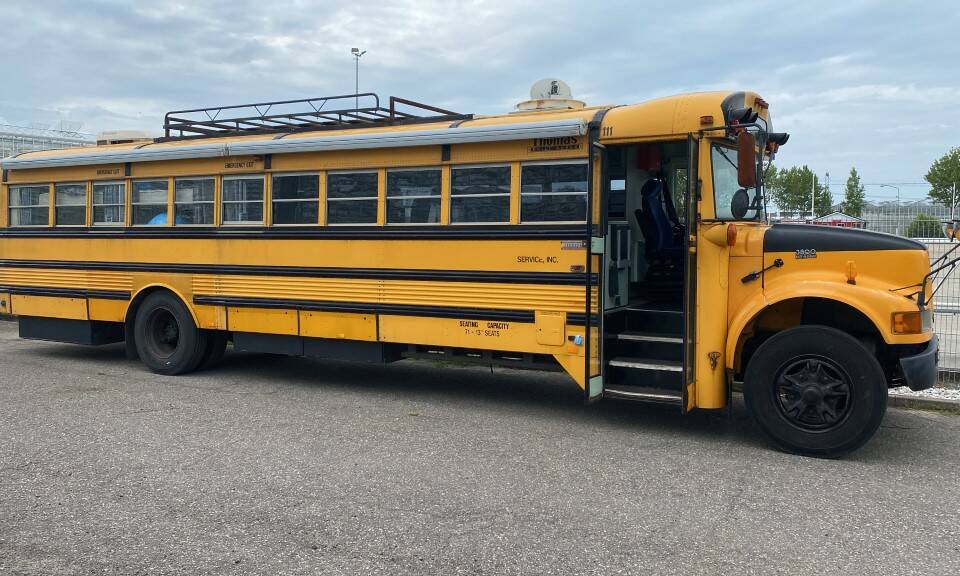 Image 4/11 of Navistar International 3800 Thomas School Bus (1997)