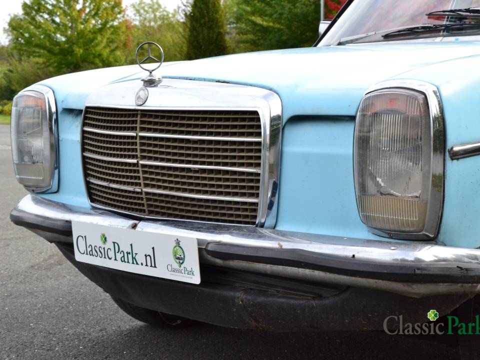 Image 50/50 de Mercedes-Benz 220 D (1974)