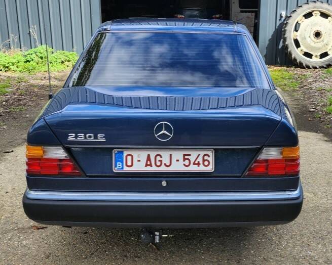 Image 3/5 of Mercedes-Benz 230 E (1989)