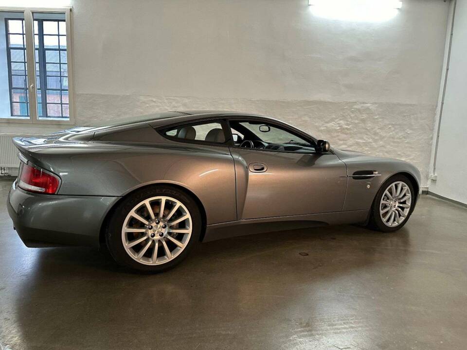 Image 5/20 of Aston Martin V12 Vanquish (2003)