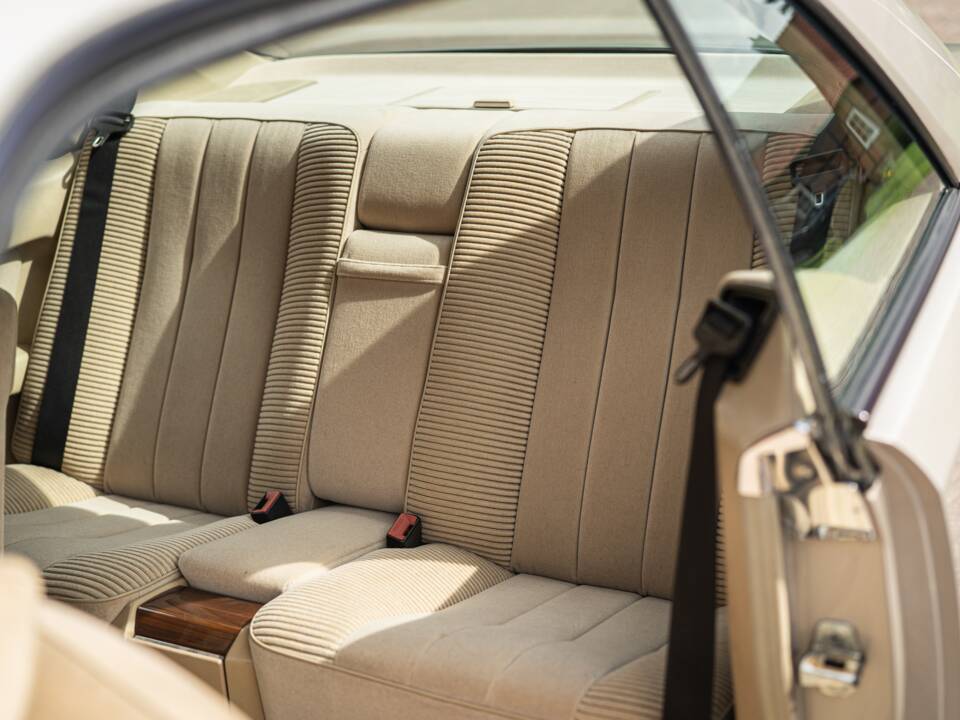 Afbeelding 26/63 van Mercedes-Benz 230 CE (1988)