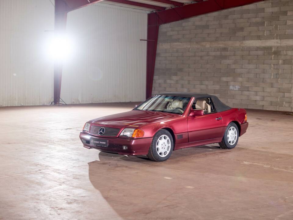 Image 30/43 of Mercedes-Benz 500 SL (1992)