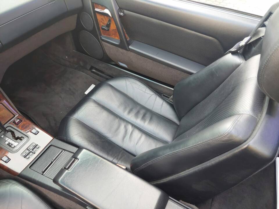 Image 18/22 of Mercedes-Benz 500 SL (1991)